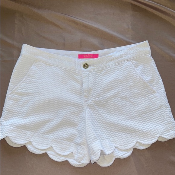Lilly Pulitzer Buttercup Scallop Shorts Resort White Wave Jacquard Waffle Fabric - Picture 2 of 16